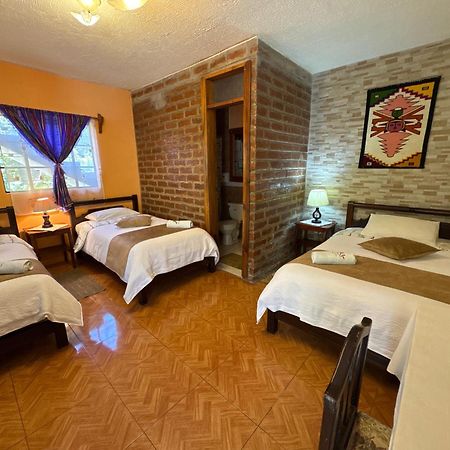 באניוס Hotel Donde Ivan מראה חיצוני תמונה