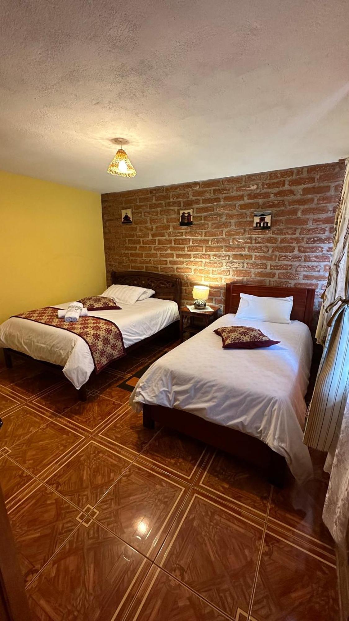 באניוס Hotel Donde Ivan מראה חיצוני תמונה