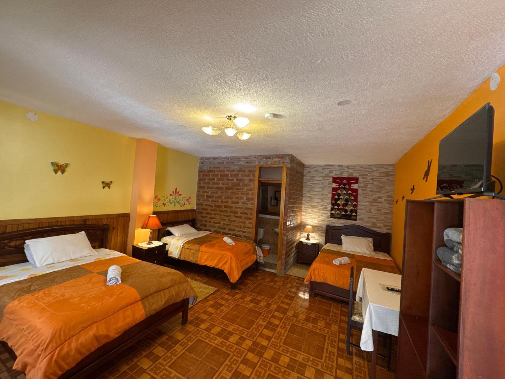 באניוס Hotel Donde Ivan מראה חיצוני תמונה