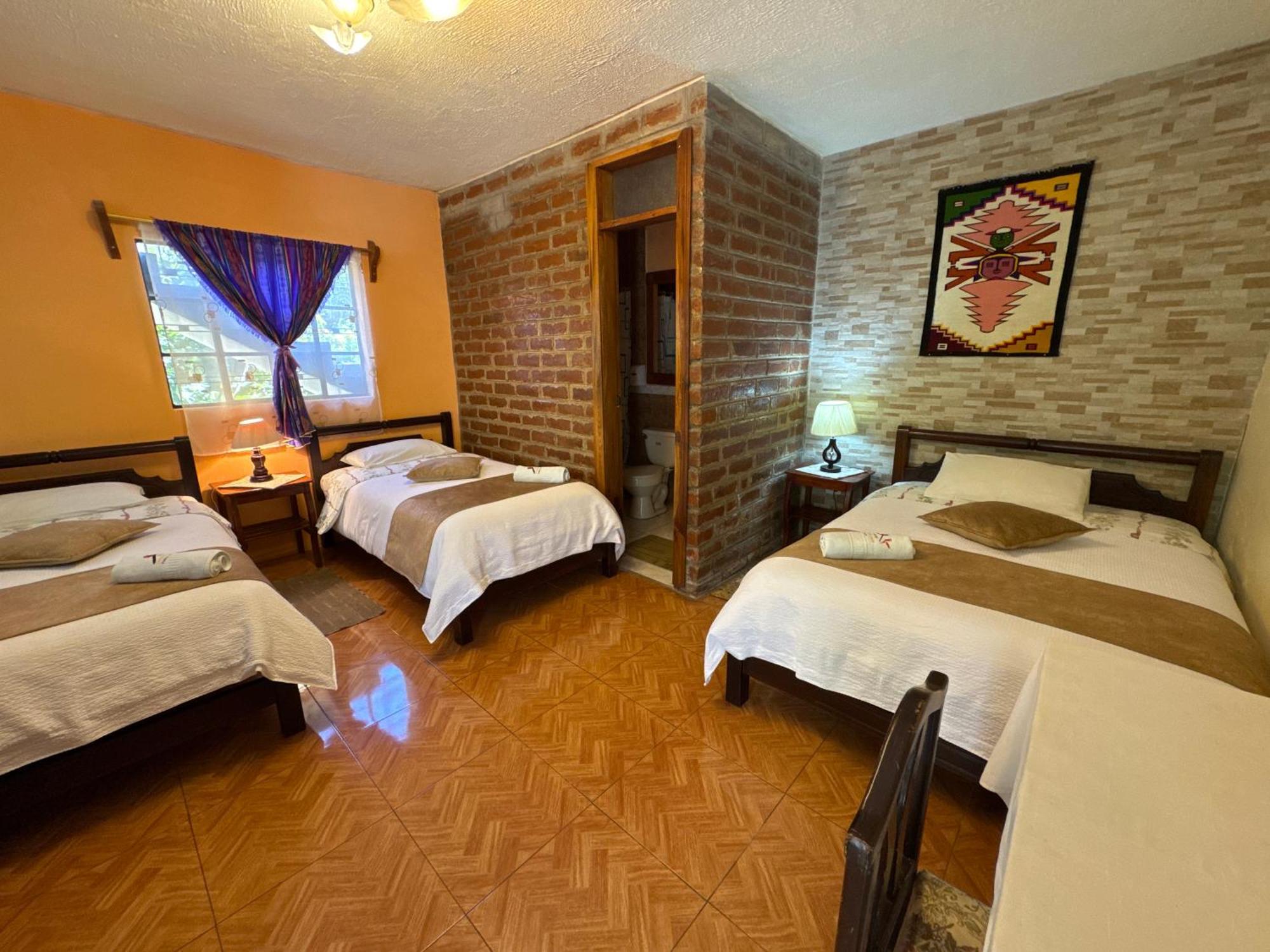 באניוס Hotel Donde Ivan מראה חיצוני תמונה