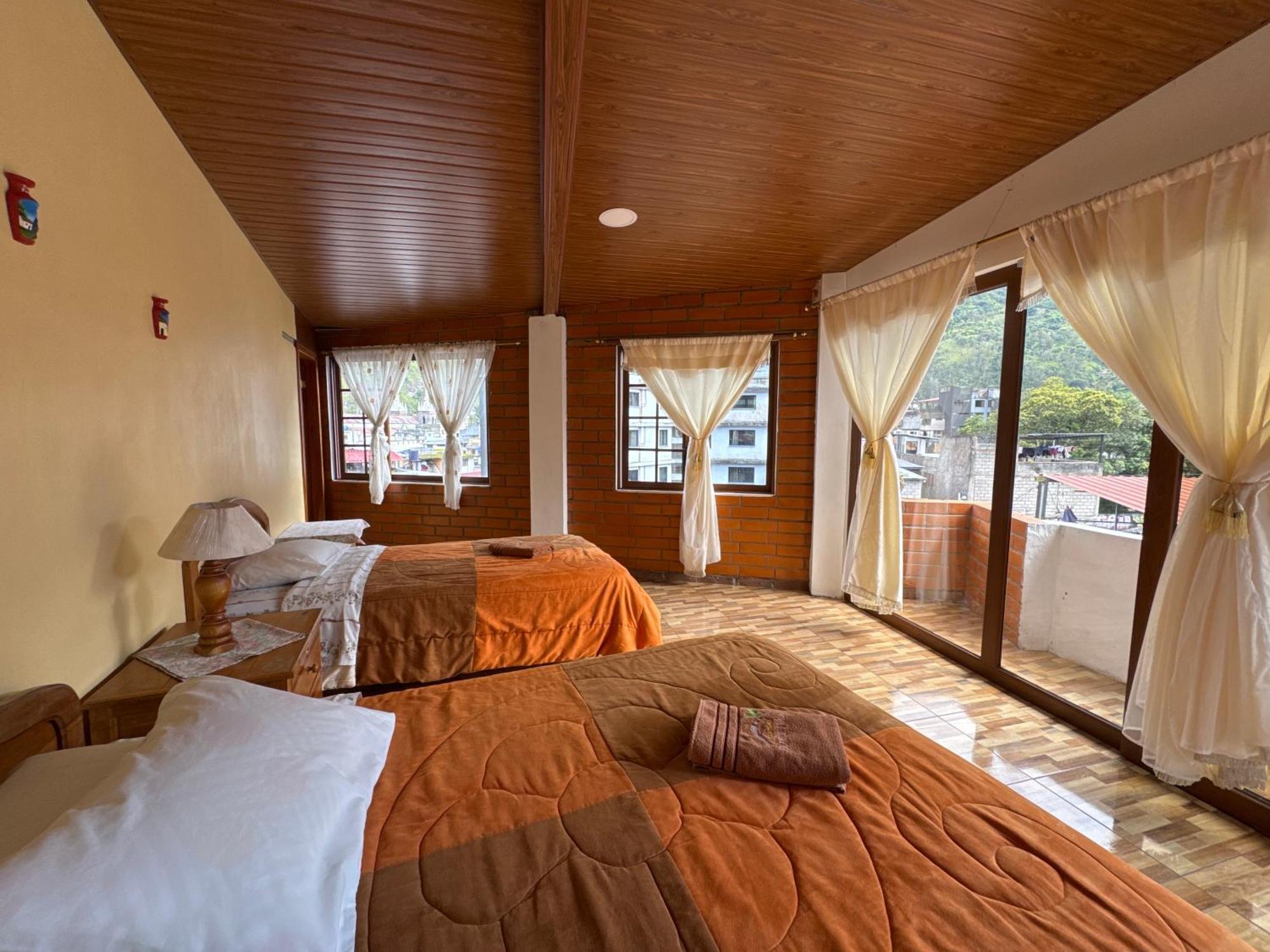 באניוס Hotel Donde Ivan מראה חיצוני תמונה