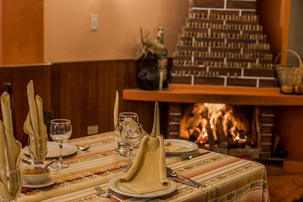באניוס Hotel Donde Ivan מראה חיצוני תמונה