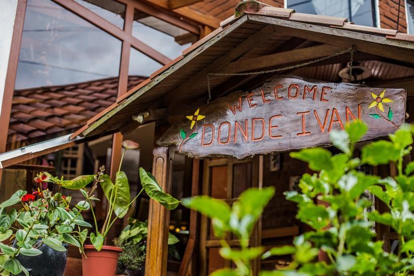 באניוס Hotel Donde Ivan מראה חיצוני תמונה